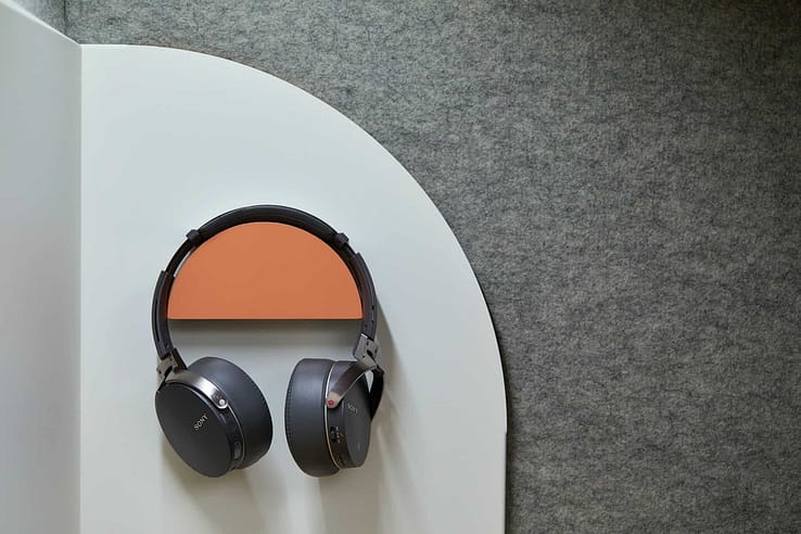 wired vs wired headphones